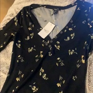 Mid arm top with buttons lower cut